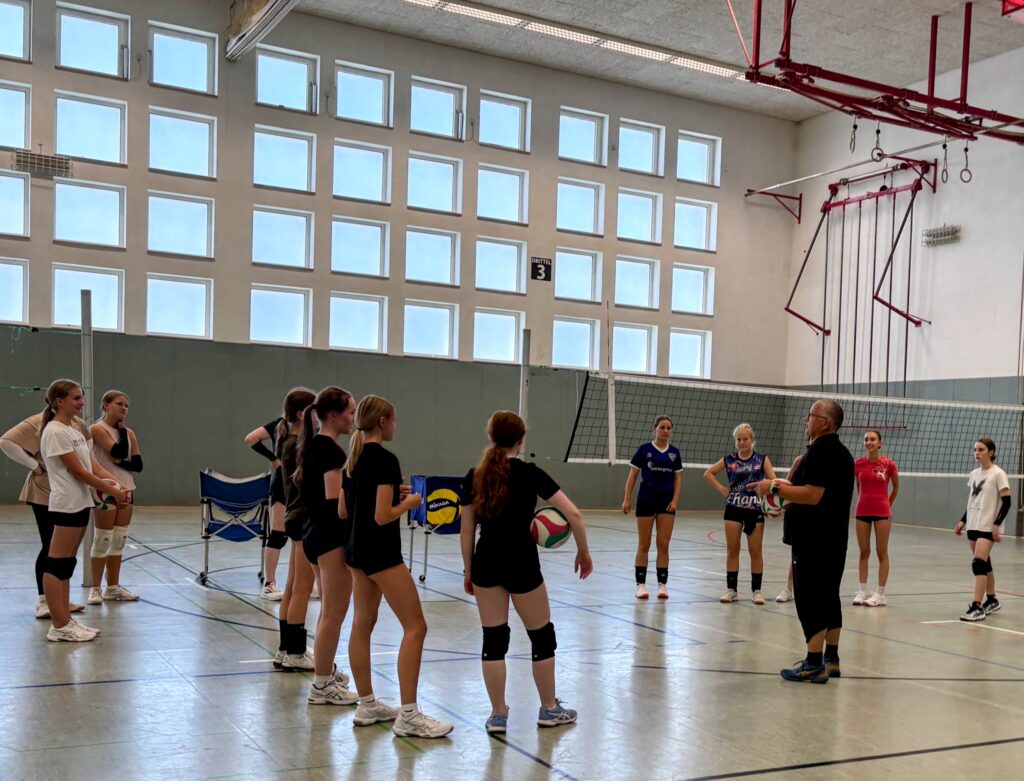 Technik und Taktik in der hochwertigen 3-Felder-Sporthalle